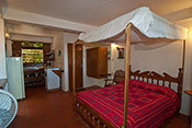 Beach level studio apartment bedroom and kitchen